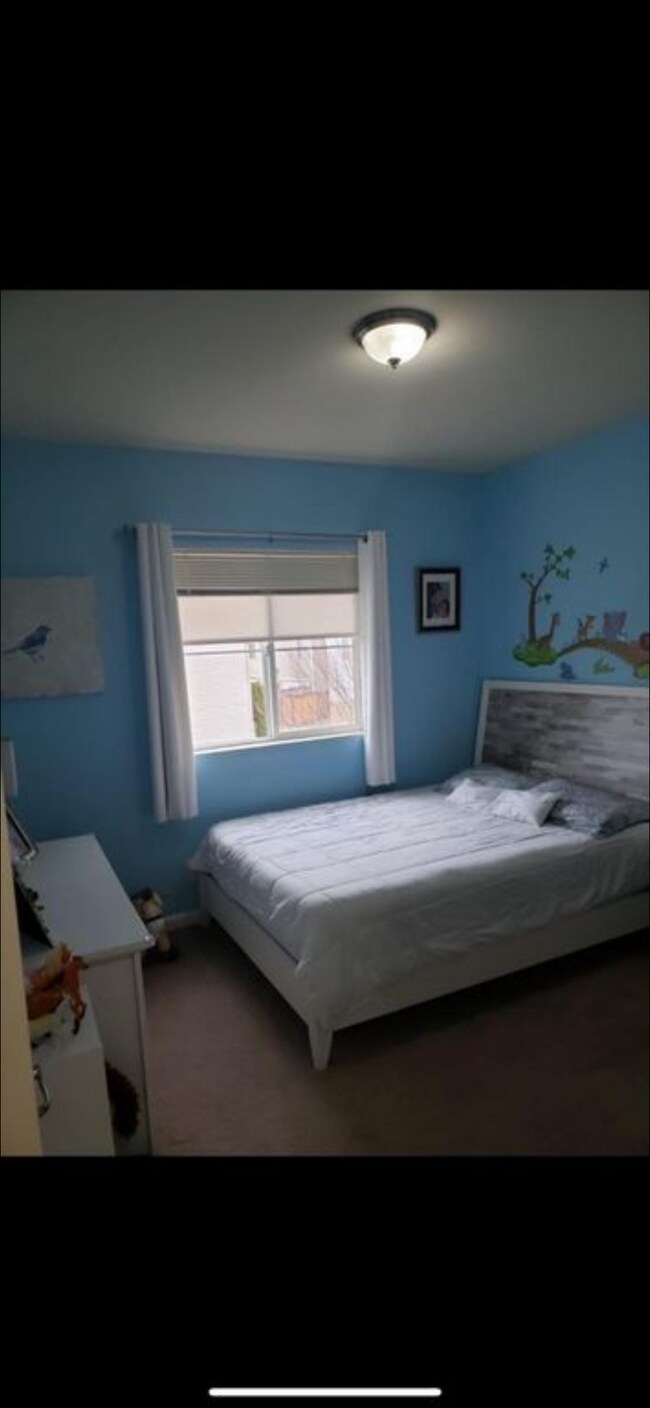 2627 Erwin Ave Unit C, Dupont, WA 98327 Condo for Rent in Dupont, WA