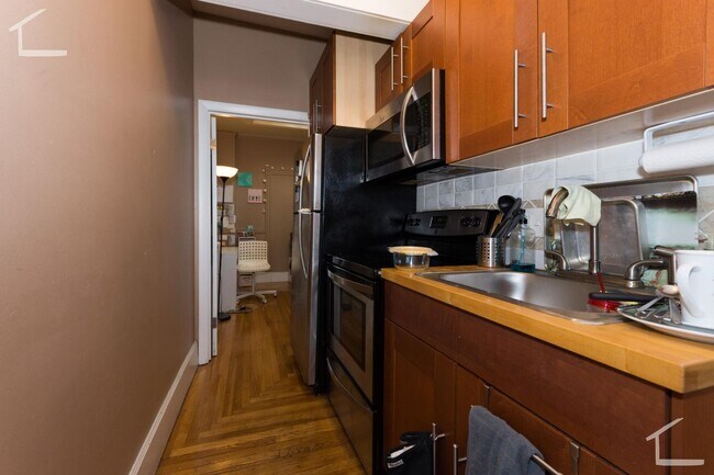 Foto del edificio - 22 Bay State Rd