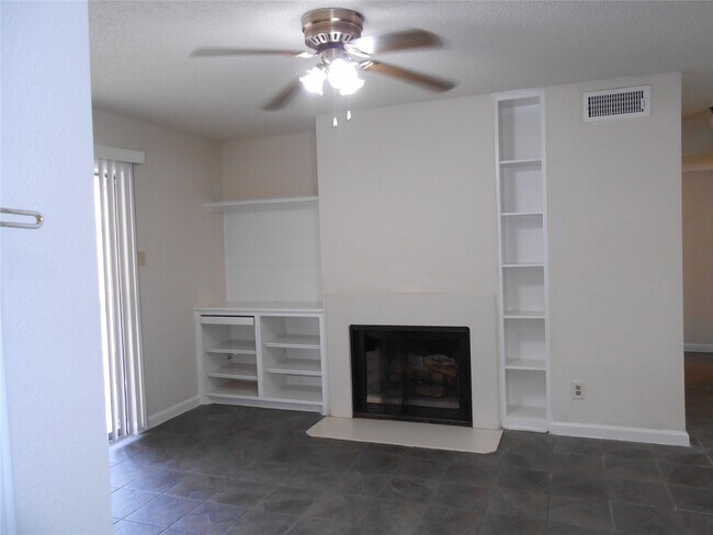 Foto del edificio - 2750 Holly Hall St
