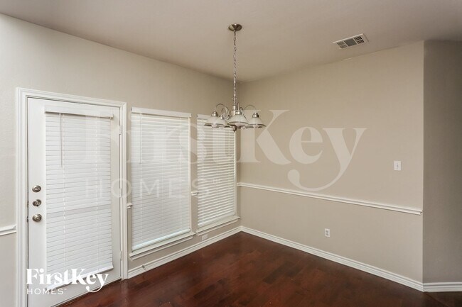 Foto del edificio - 7701 Brook Meadow Ln