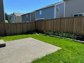 Building Photo - 601 Birchwood Dr SW