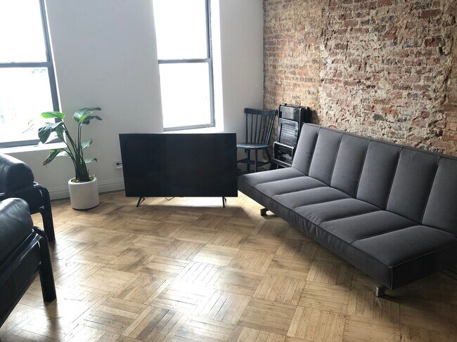 Foto del edificio - 47A Rockaway Ave