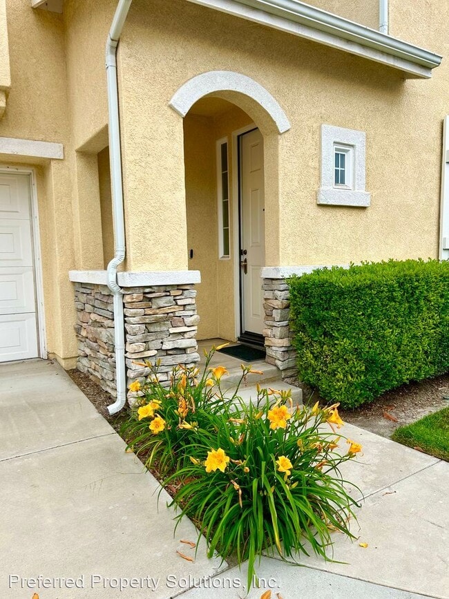 Building Photo - 3 br, 2.5 bath House - 17 Rue Du Chateau