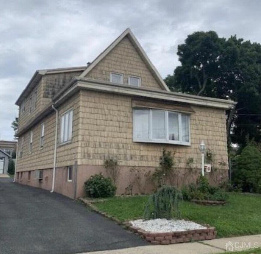 74 Howard St, Perth Amboy, NJ 08861 Room for Rent in Perth Amboy, NJ