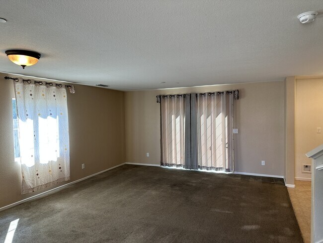 Foto del edificio - Stockton 4 Bedroom 2.5 Bathroom Home.