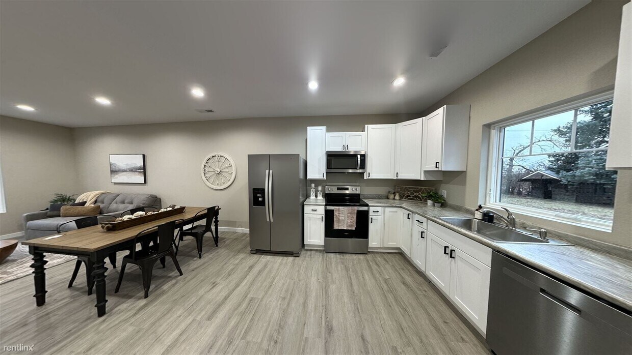 Foto del edificio - 3 br, 2.5 bath House - 209 W Thayer Ave