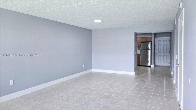 Foto del edificio - 6115 NW 186th St