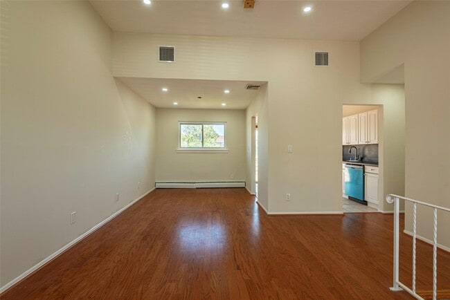 Building Photo - 2515 S Seamans Neck Rd