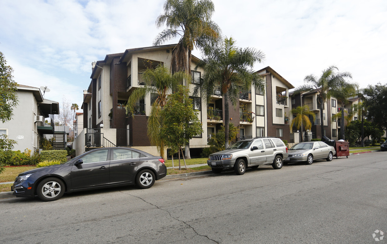 Primary Photo - Vinecrest Apartments