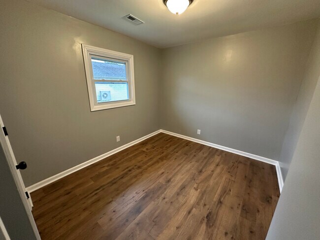 Foto del edificio - 123 S Sam Davis Ave