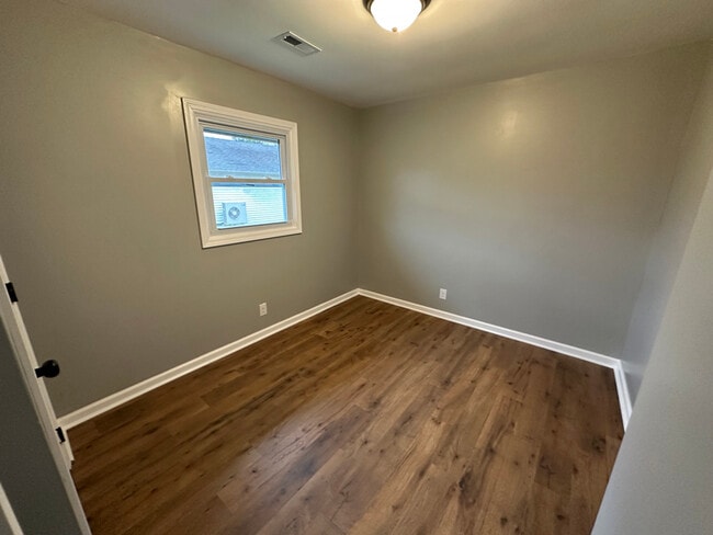 Building Photo - 123 S Sam Davis Ave