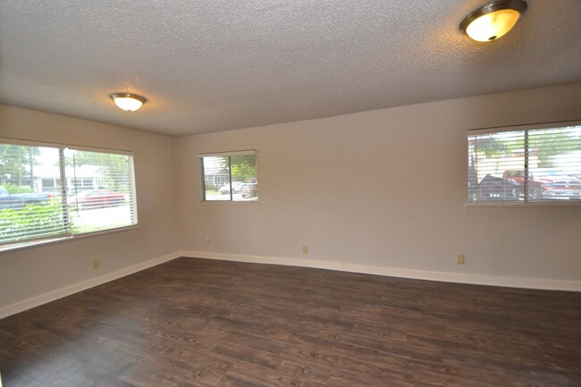 Foto del edificio - East Austin Home- Available for August!