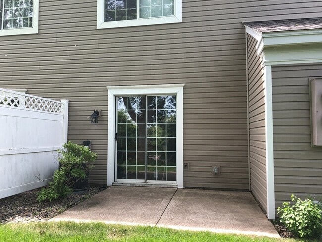Building Photo - 1805 Southcross Dr W