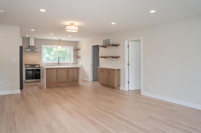 Building Photo - 9519 Congress Park Ave