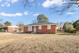 Building Photo - 4009 Glenridge Rd