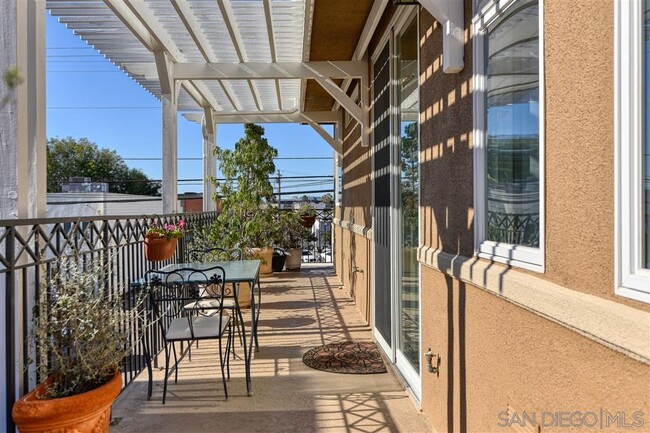 Foto del edificio - 7832 Ivanhoe Ave