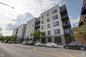 Building Photo - 2127 W Madison St