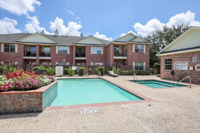 Building Photo - 2865 Westhollow Dr