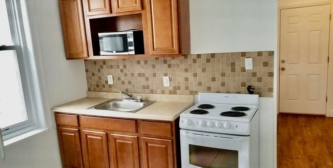 Building Photo - 1332 N 59th St