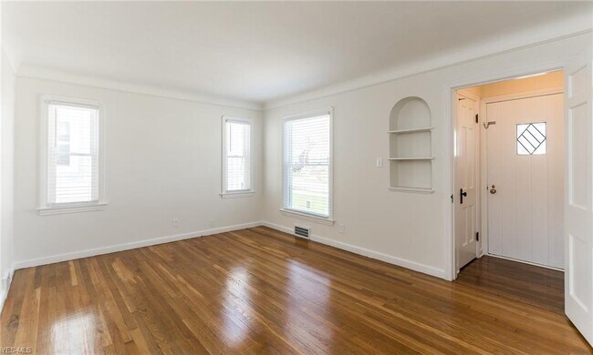 Foto del edificio - 6401 Dellbank Dr