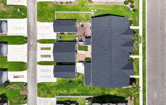 Foto del edificio - 9119 Maple Grove Dr