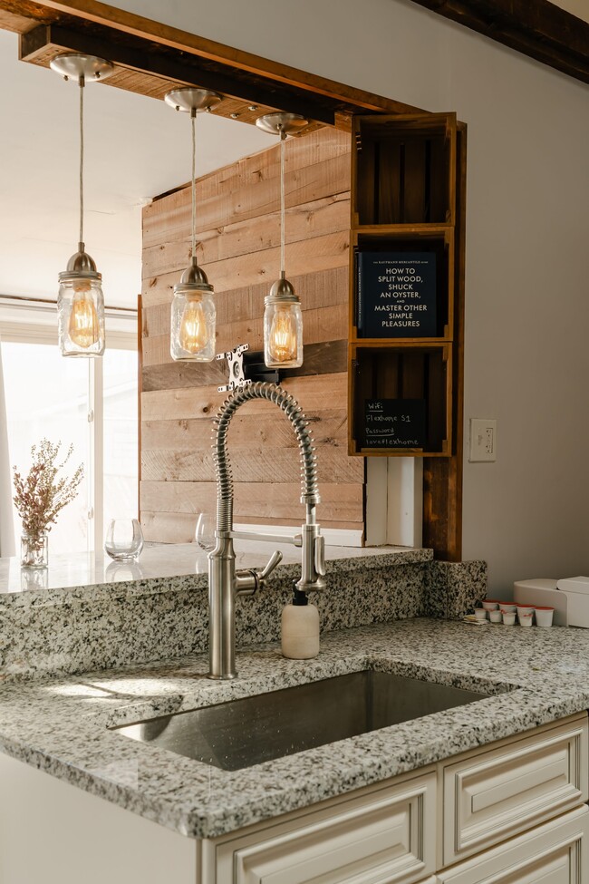 Fully equipped kitchen - 3147 N Spaulding Ave