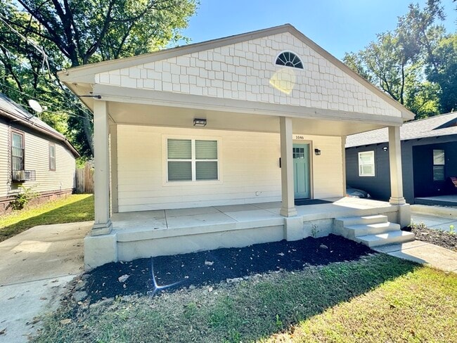 Photo - 1046 Tanglewood St House