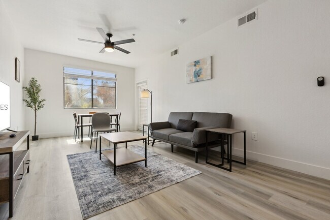 Building Photo - 6610 N 93rd Ave