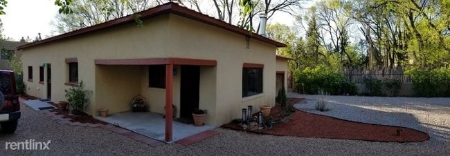 Building Photo - 3 br, 2.5 bath House - 04A Arroyo Griego
