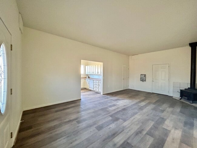 Foto del edificio - 904 Dresslerville Rd