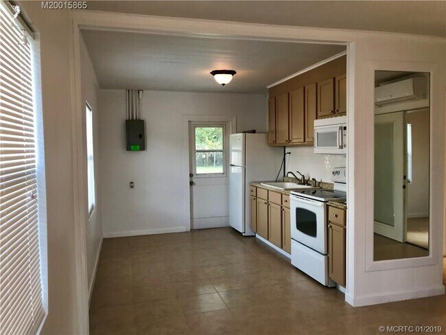 Foto del edificio - 5451 SE Ebbtide Ave