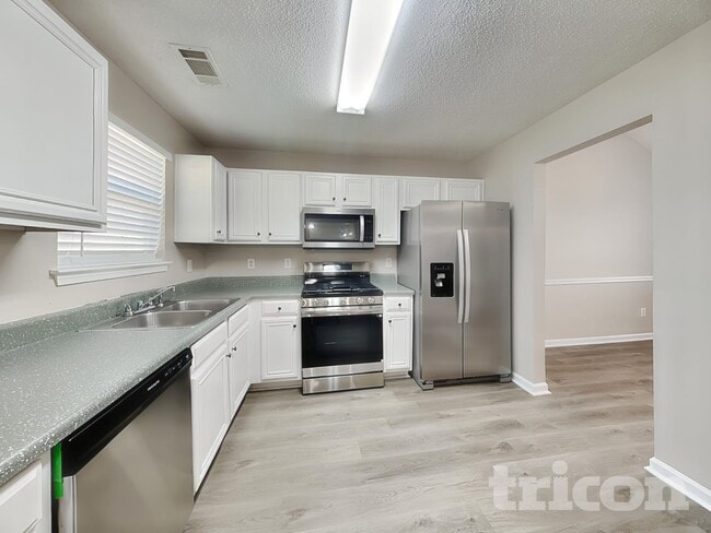 Building Photo - 2135 Mulberry Ln