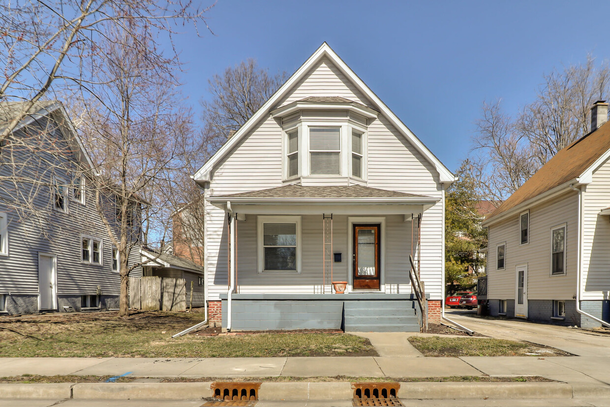 308 W John St Champaign Il 61820 House Rental In Champaign Il