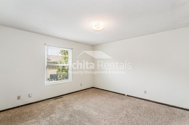 Foto del edificio - 2339 N Rutland Ct
