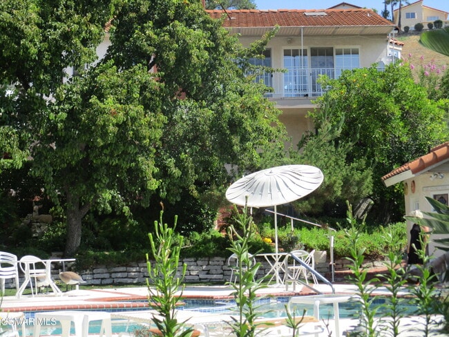 Building Photo - 5042 Llano Dr