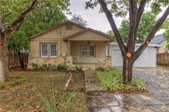 Building Photo - 607 E 15th St