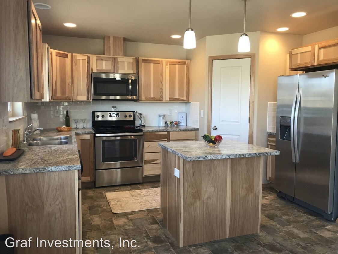 Primary Photo - 3 br, 2 bath House - 1714 Reservoir Loop