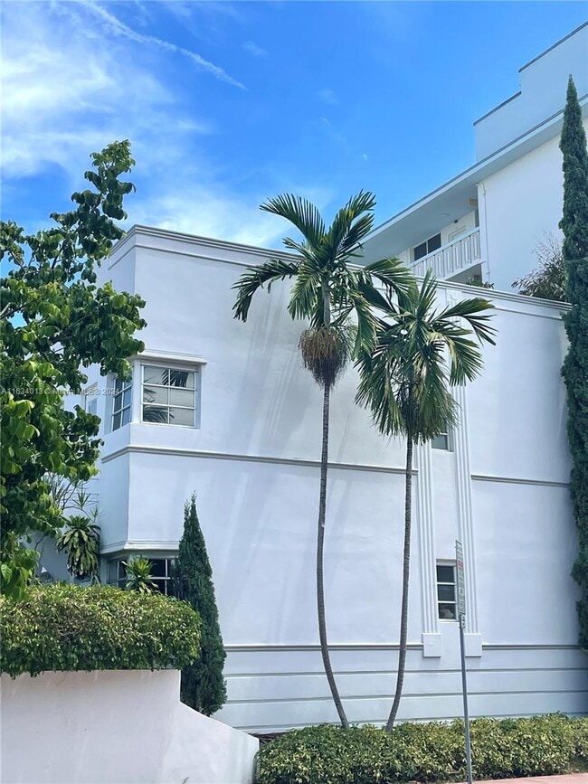 Building Photo - 305 Jefferson Ave
