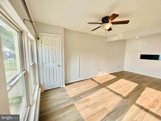 Building Photo - 2 Quasar Ct