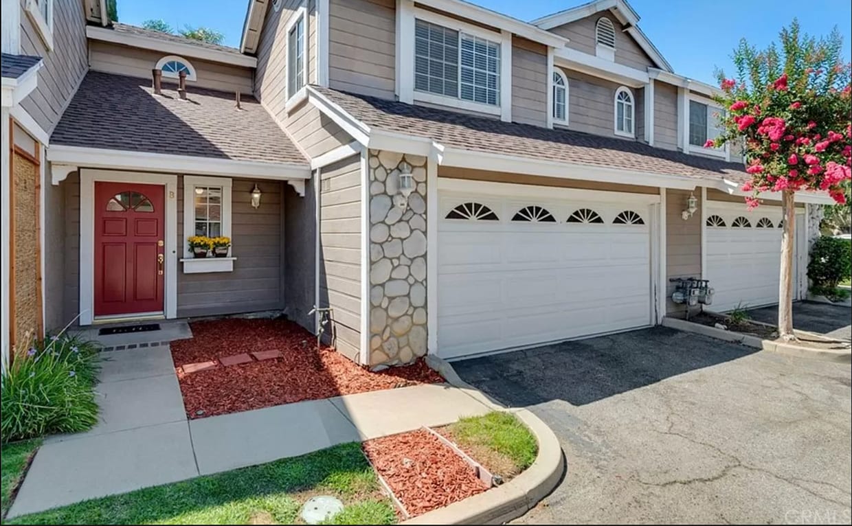 Primary Photo - 2 bedroom, 2.5 bath