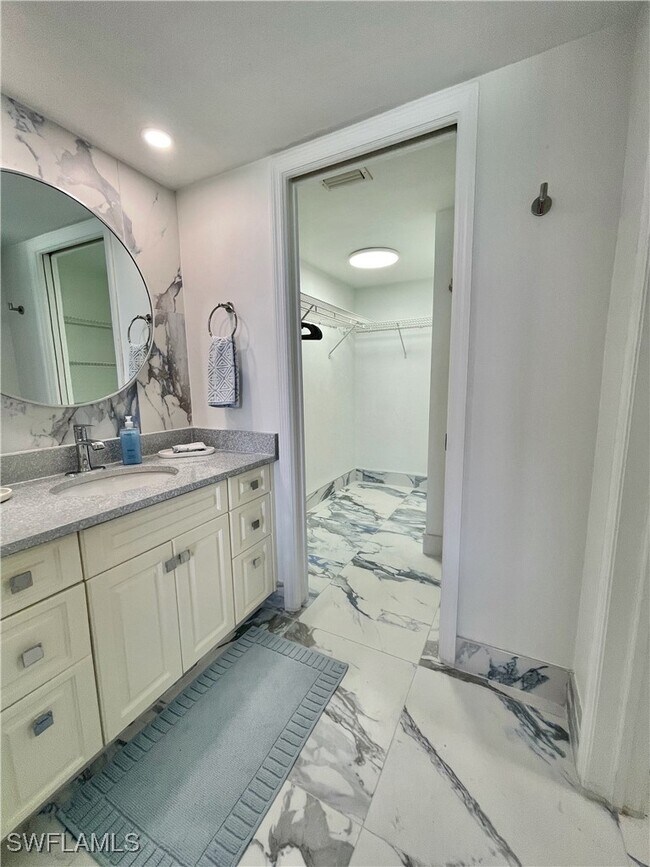Building Photo - 10525 Gulf Shore Dr