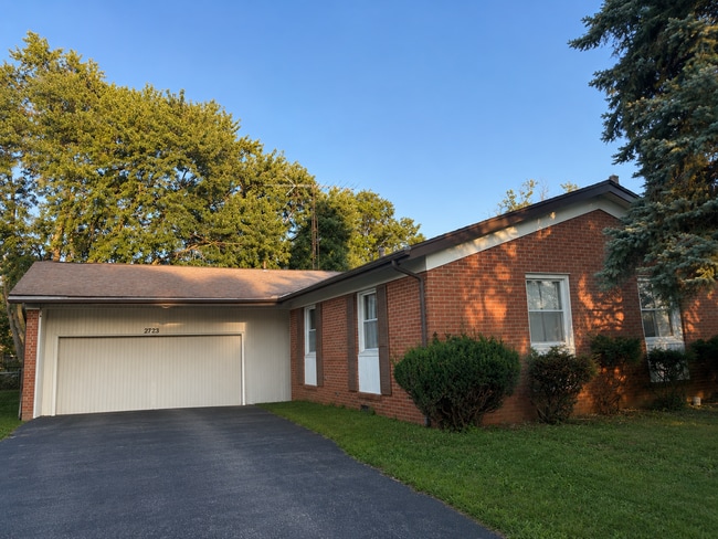 Frente de la casa - 2723 Greenacre Dr