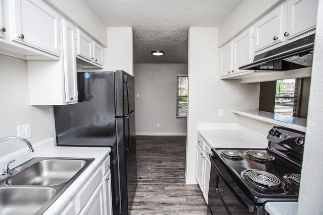 Building Photo - Saddlewood Apartments