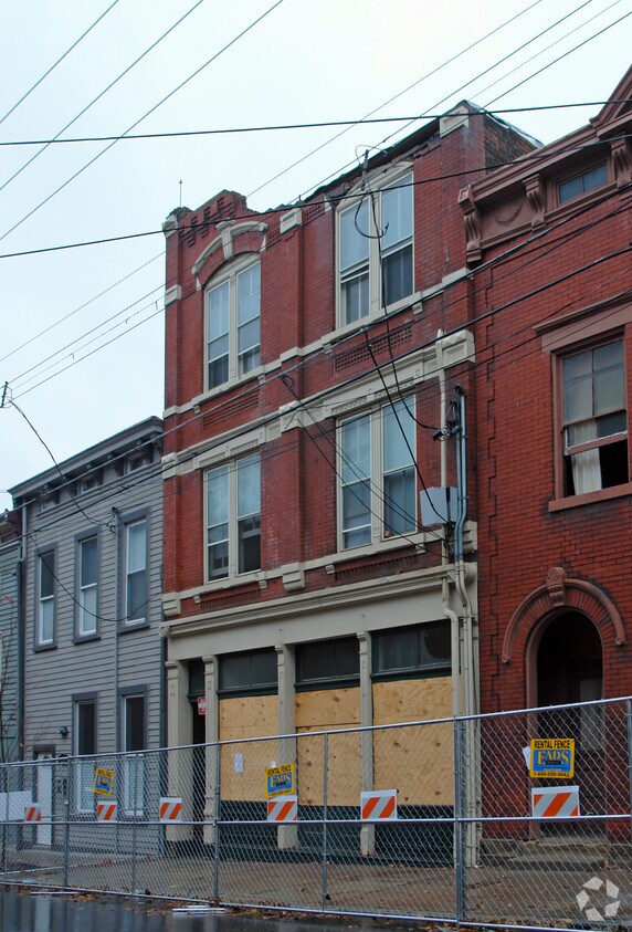 Building Photo - 59 E Clifton Ave