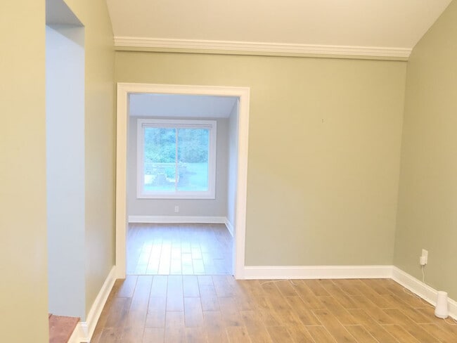 Entry room - 7 Maple Ave