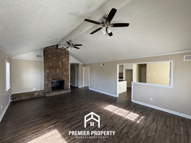 Foto del edificio - 6015 Harvest Hill Cove