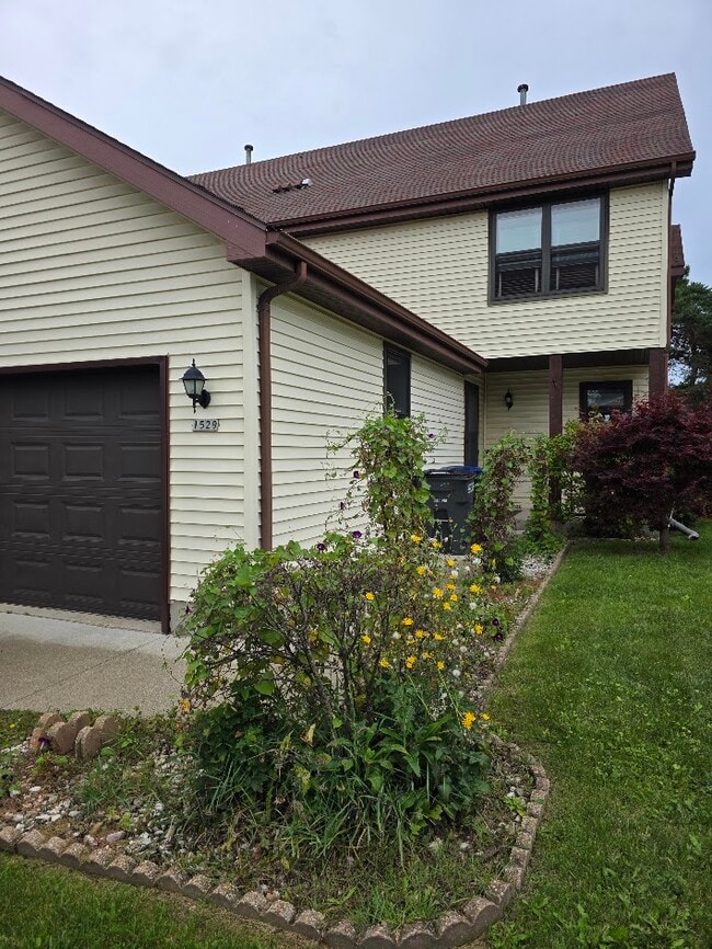 Building Photo - 1529 N 35th St