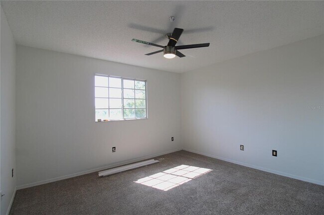 Building Photo - 5721 Bentgrass Dr
