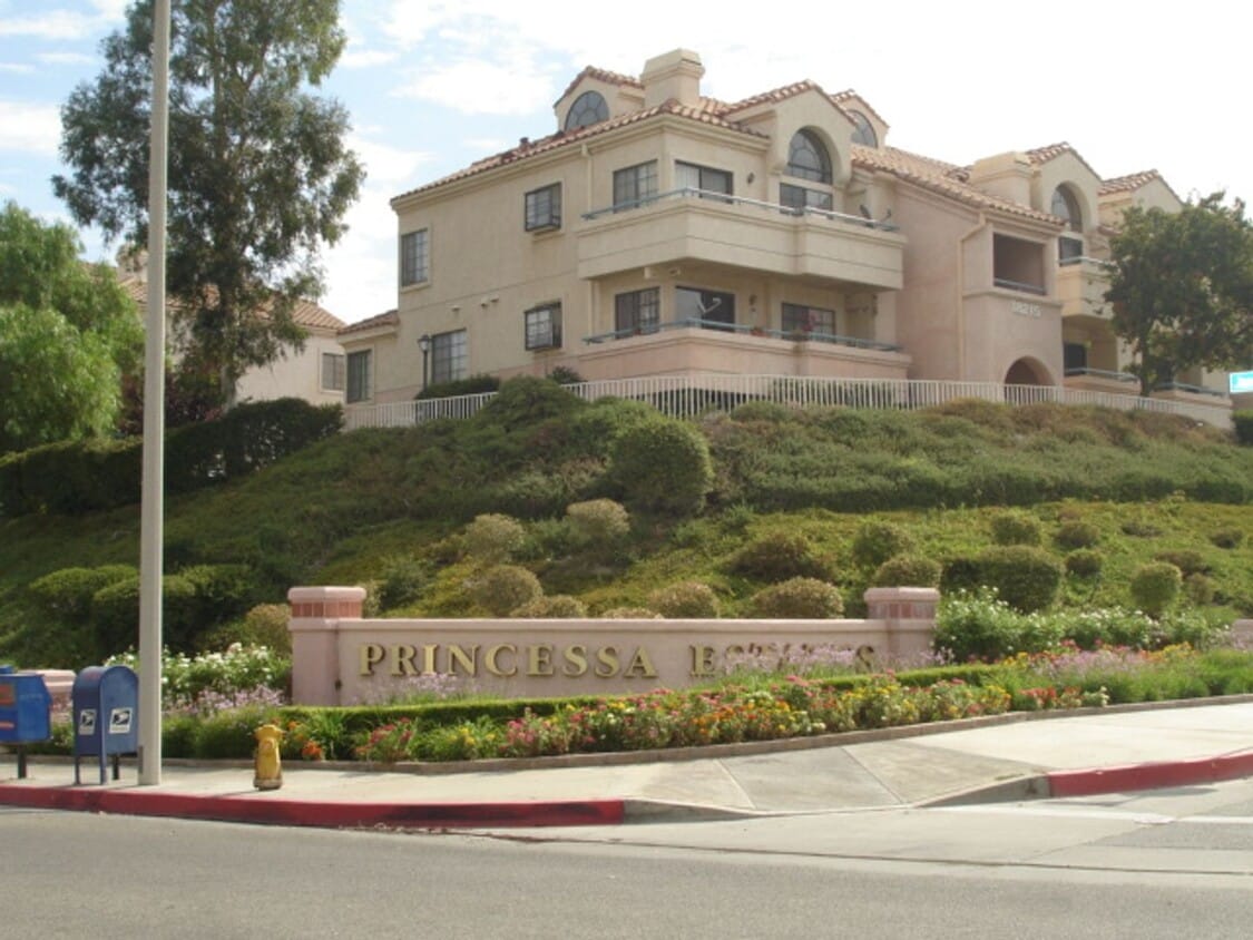 Primary Photo - Princessa Estates 2 Bedroom + Loft in Cany...