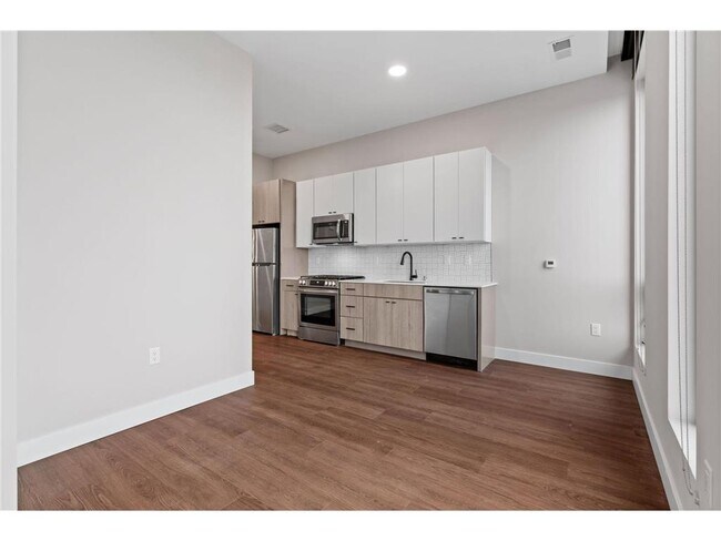 Building Photo - 360 N 5th St
